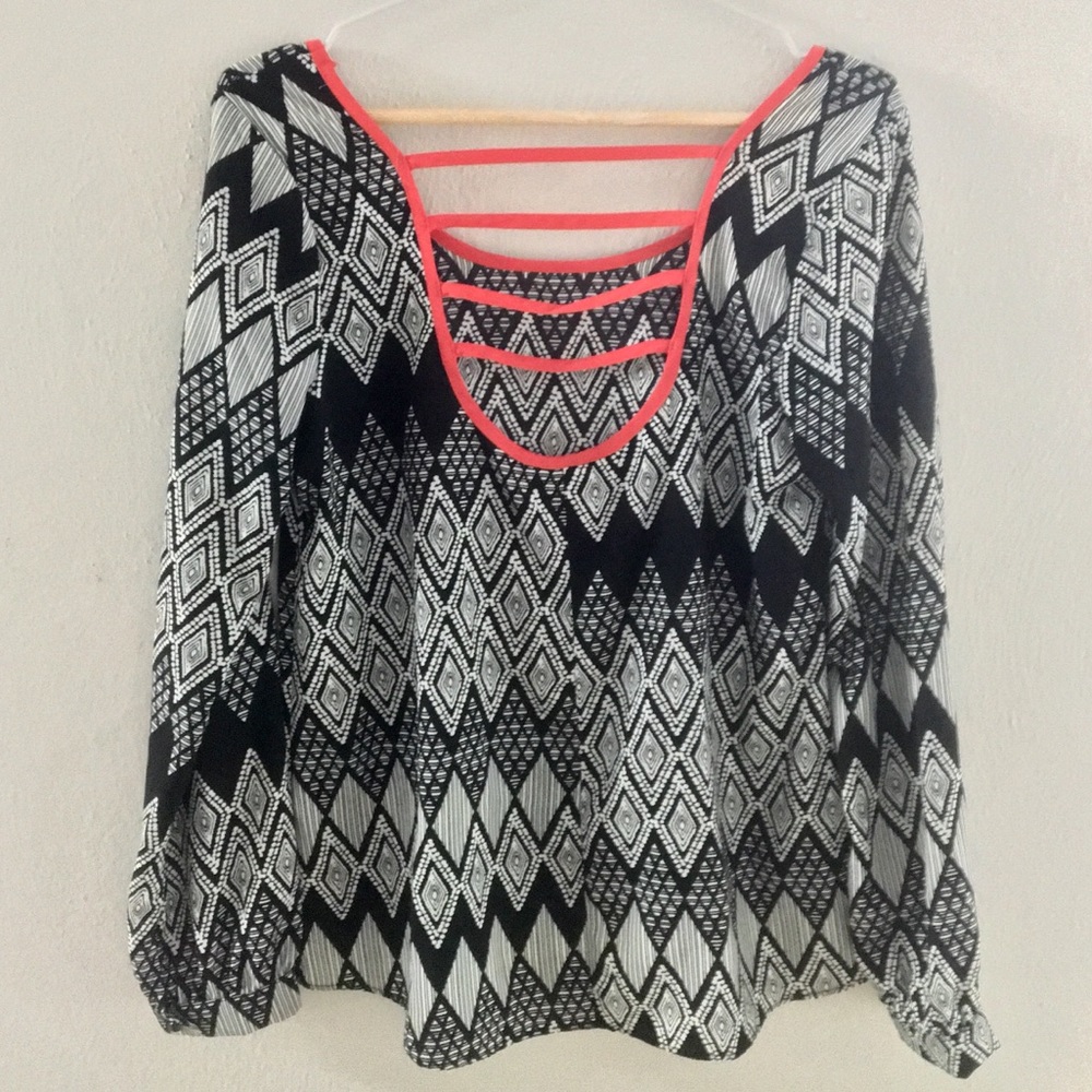 Diamond pattern top - Picture 2 of 2